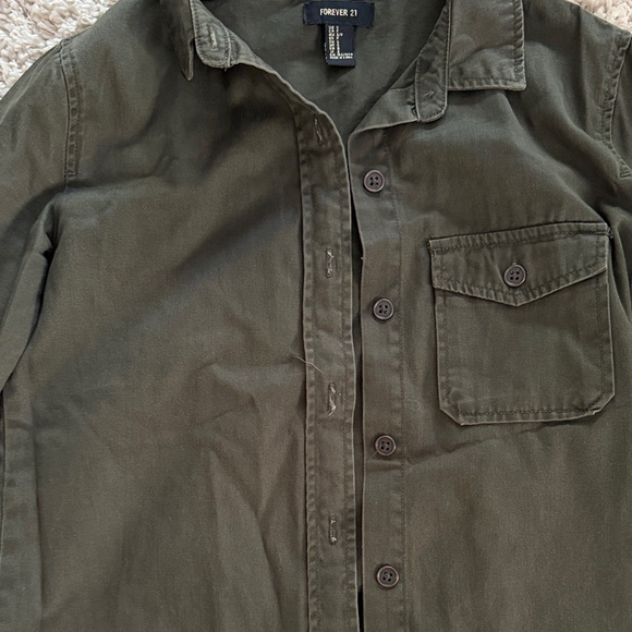 Forever 21 women’s Casual Green Button Down Shirt - Picture 3 of 3